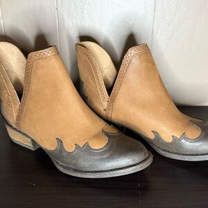 Sheryl Crow Remel Tan and Brown Ankle Booties